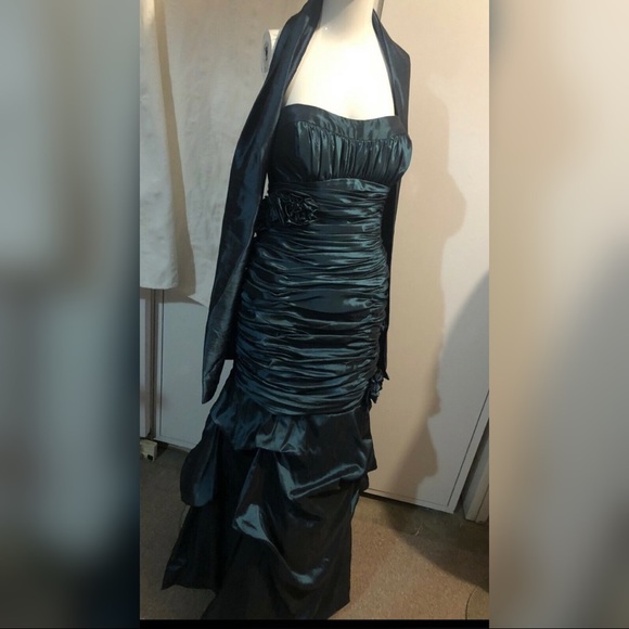 Prom dress - Picture 1 of 4